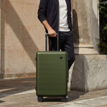 Lightweight PC Hard Shell Suitcase, 20-inch International Carry On Luggage Airline Approved with TSA Lock, 360 Silent Spinner Wheels- Ideal for Travel Suitcase Green