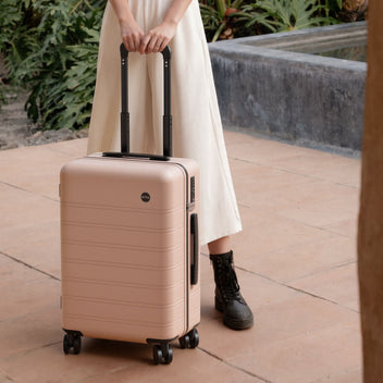 Lightweight PC Hard Shell Suitcase, 20-inch International Carry On Luggage Airline Approved with TSA Lock, 360 Silent Spinner Wheels- Ideal for Travel Suitcase Pink